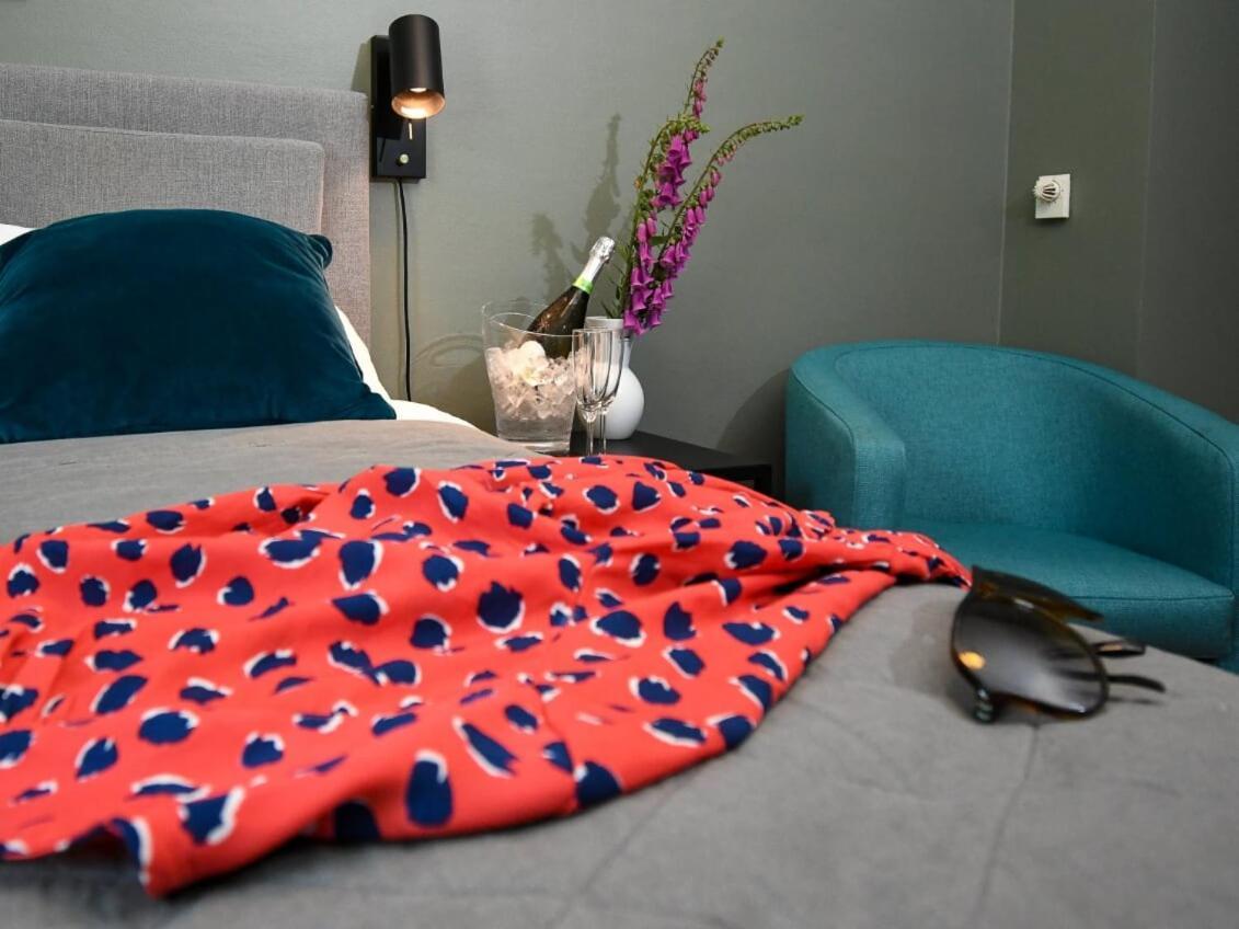 Hasse Pa Sjoekanten Hotell & Restaurang Jonkoping Ngoại thất bức ảnh